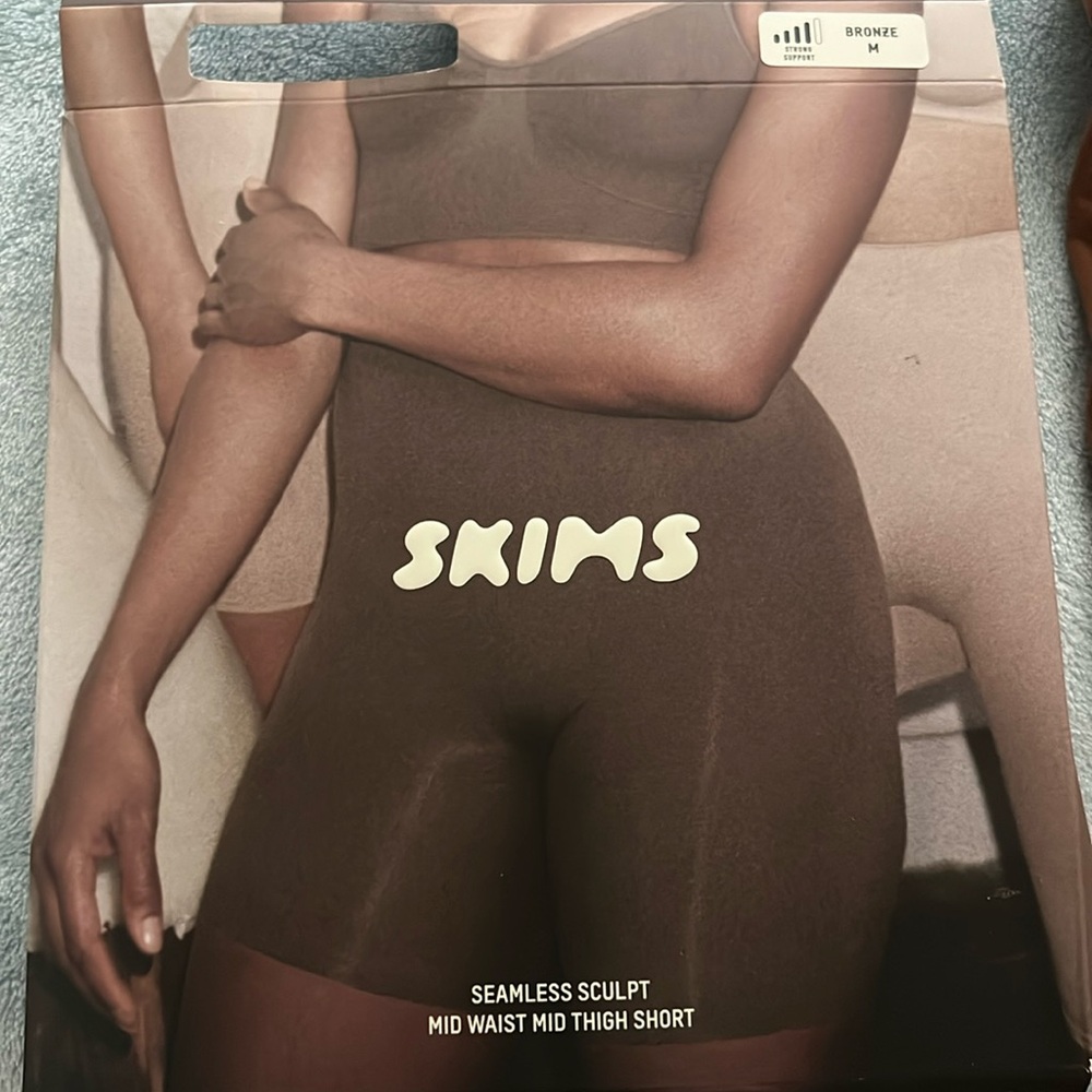 Skims / shape wear